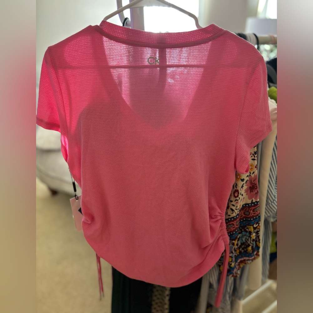Nwt Calvin Klein pink v-neck - Picture 3 of 3